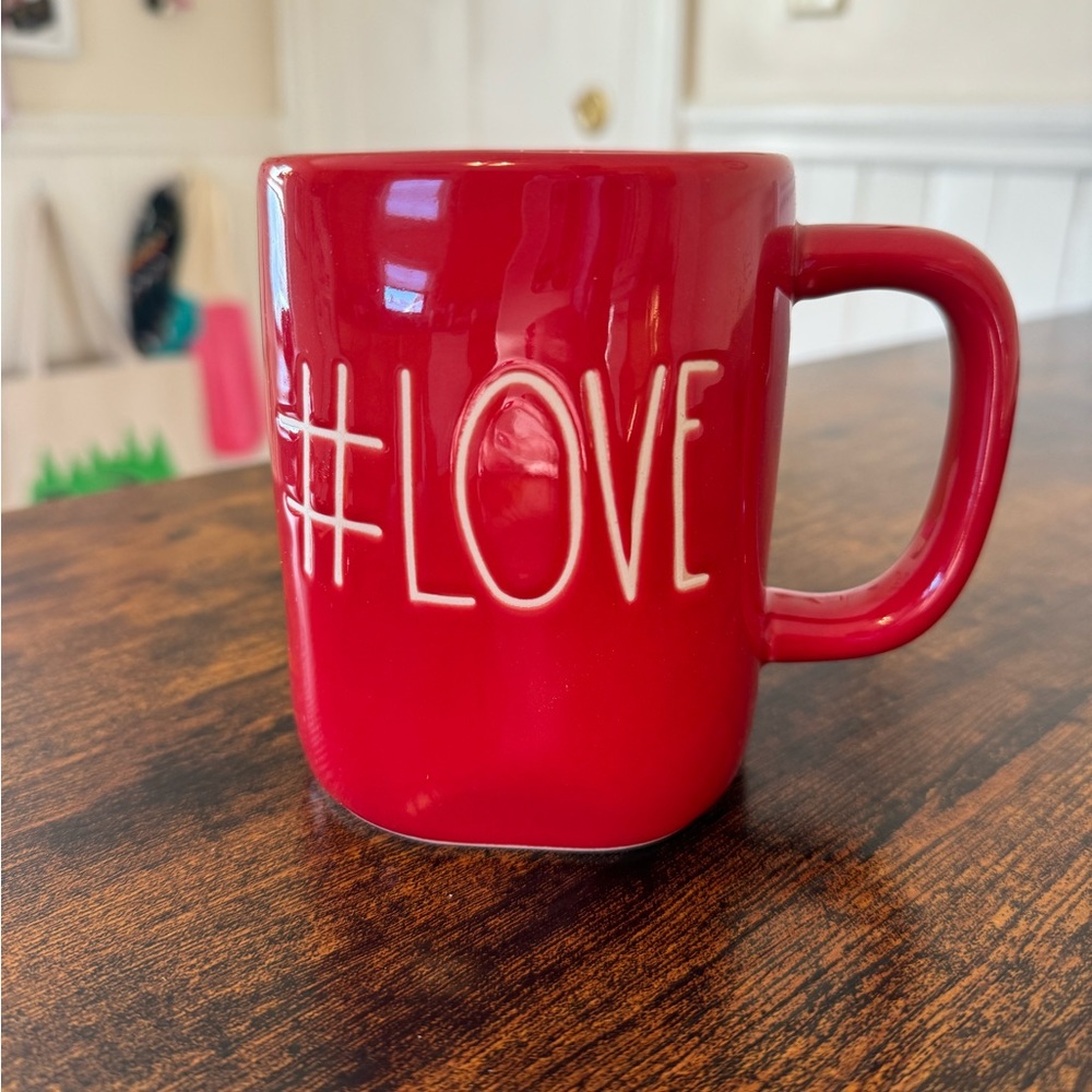 ⭐️SOLD⭐️Rae Dunn Valentine Mug